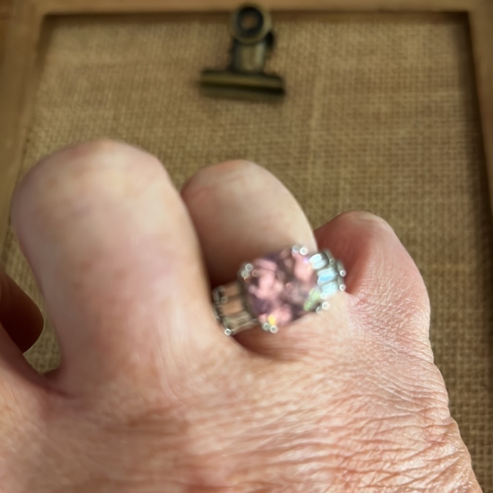 Avon ring size 8 - Picture 3 of 3